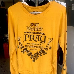 Long sleeve with inspiring quote